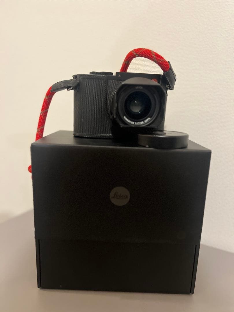 Leica Q コンパクトデジタルカメラ