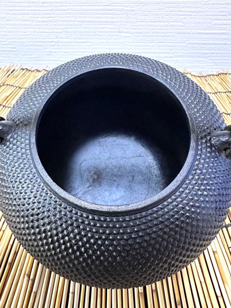 未使用品コンディション 南部秀山堂 佐藤 勝弘作 １５型 砂鉄瓶 鉄瓶　南部鉄瓶