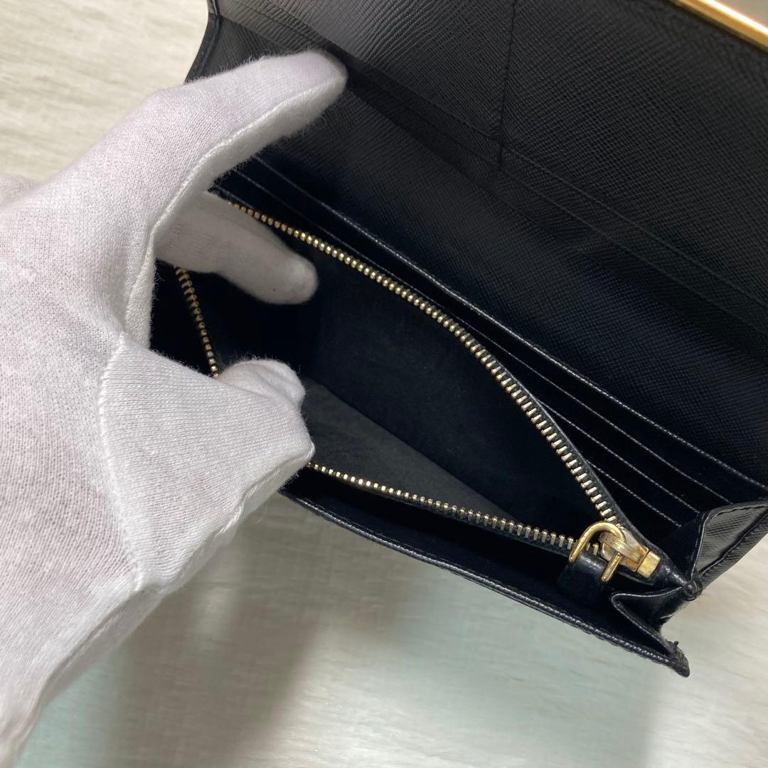 早い者勝ち　PRADA プラダ　二つ折り　ロングウォレット　プレート　黒　大人気