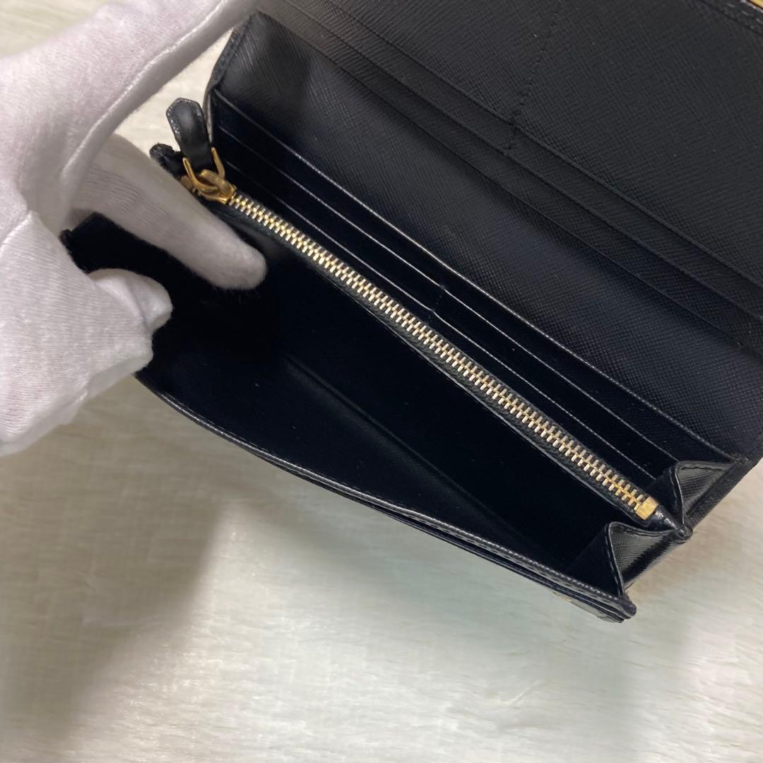 早い者勝ち　PRADA プラダ　二つ折り　ロングウォレット　プレート　黒　大人気