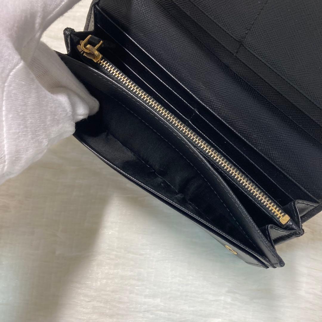 早い者勝ち　PRADA プラダ　二つ折り　ロングウォレット　プレート　黒　大人気