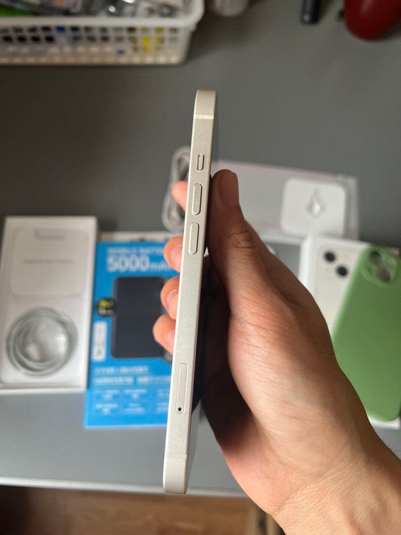 Apple iPhone 13 ホワイト 中古美品 5000mAhバッテリー付き