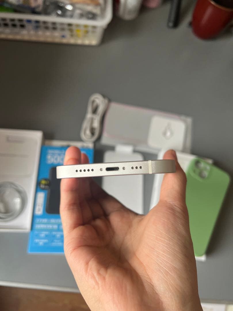 Apple iPhone 13 ホワイト 中古美品 5000mAhバッテリー付き