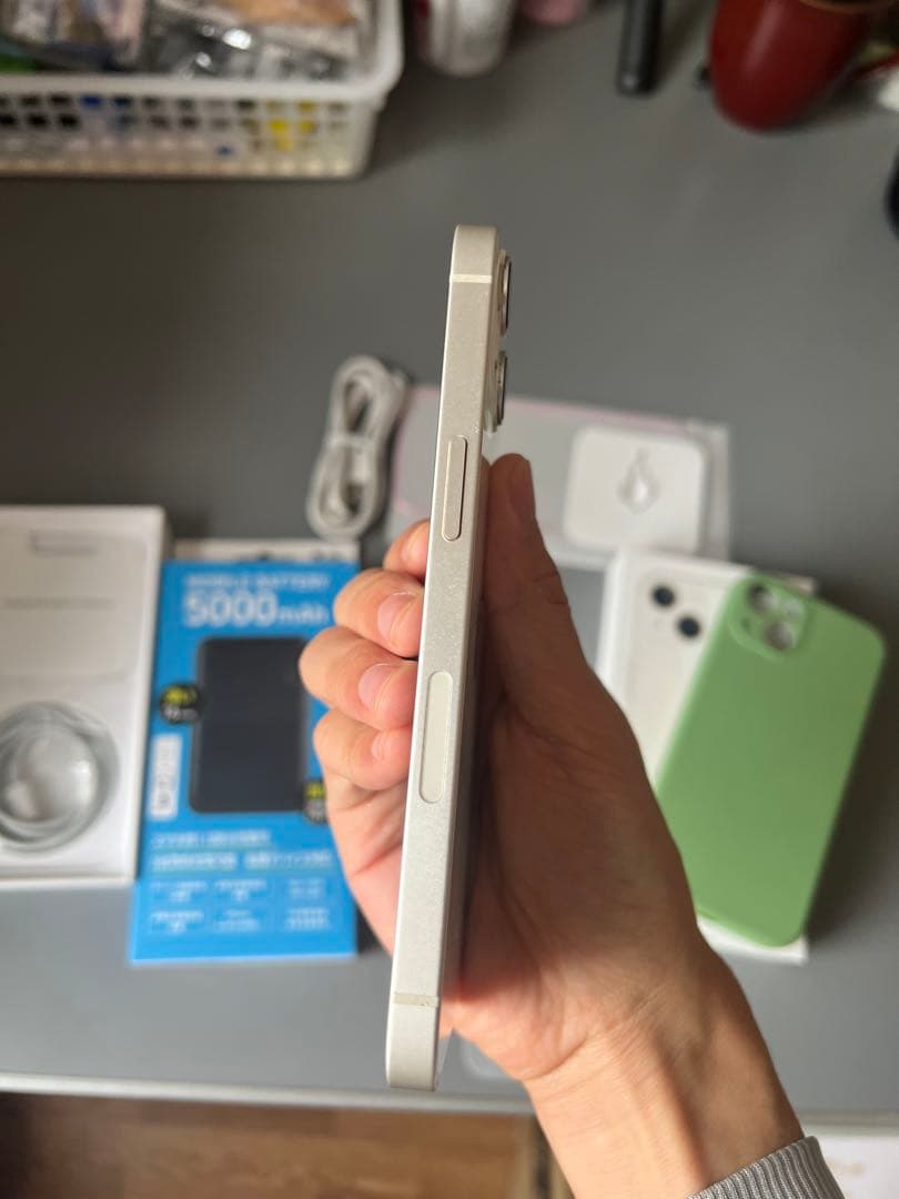 Apple iPhone 13 ホワイト 中古美品 5000mAhバッテリー付き