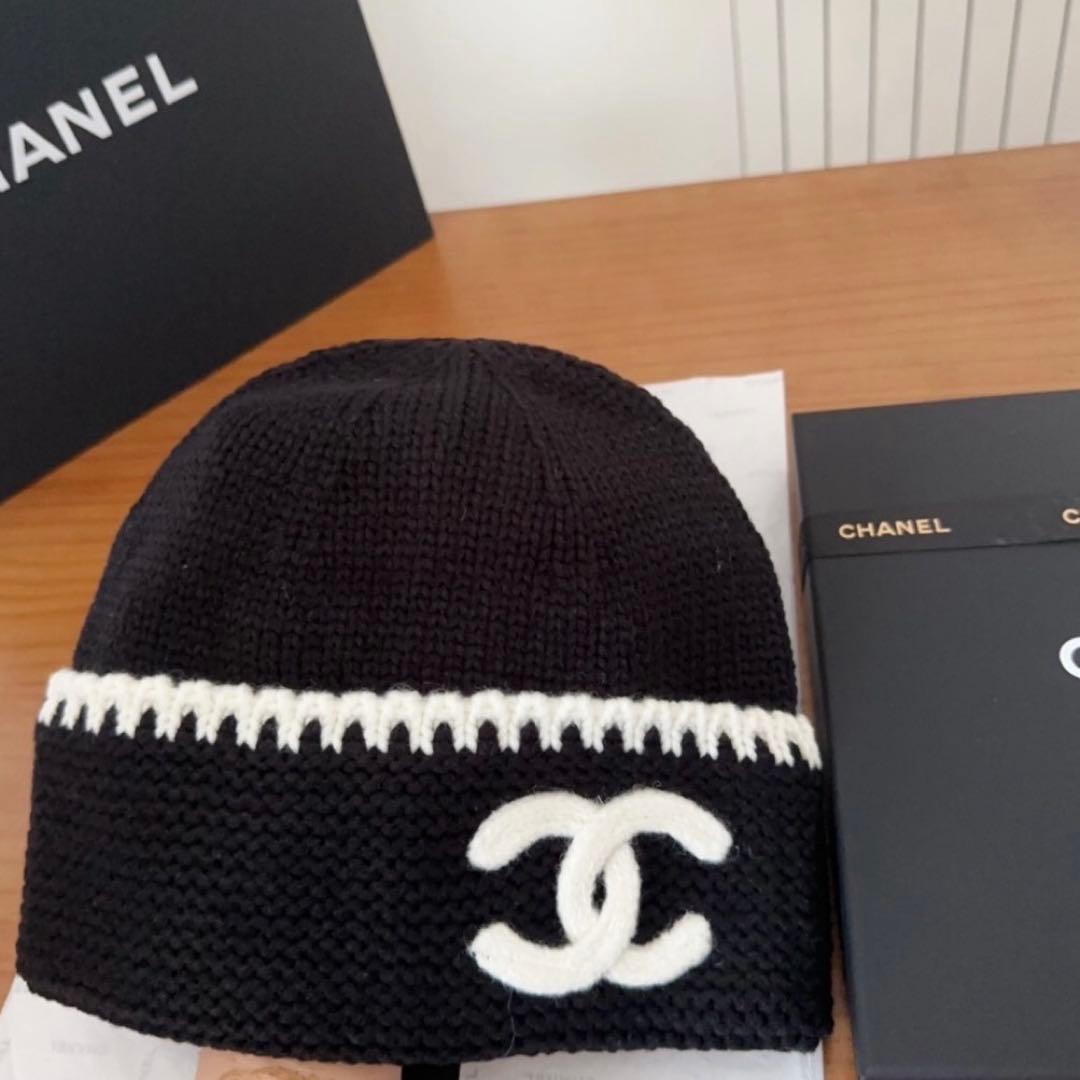 CHANEL 黒 ニット帽 ロゴ入り 値下げしてます