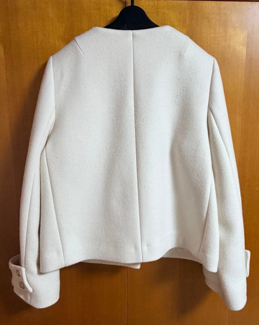 期間限定お値下げ Apuweiser-riche 金釦ノーカラーショートコート