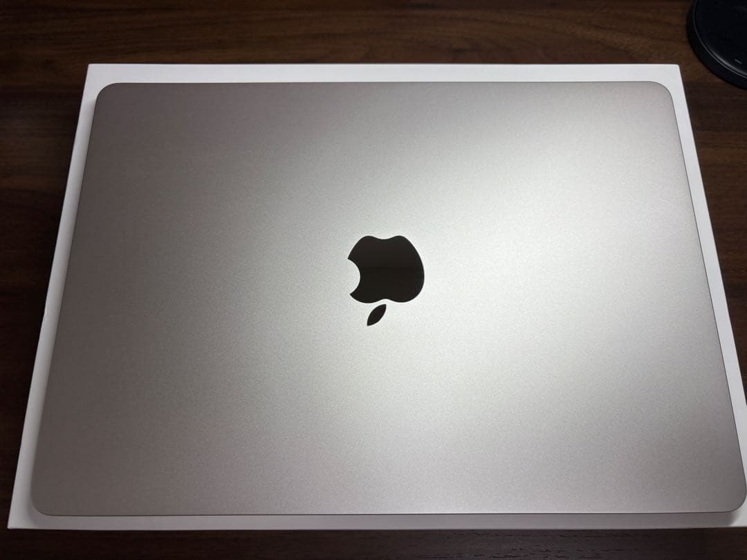 MacBook air M2 8GB 256GB　スターライト