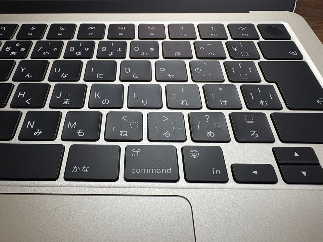 MacBook air M2 8GB 256GB　スターライト