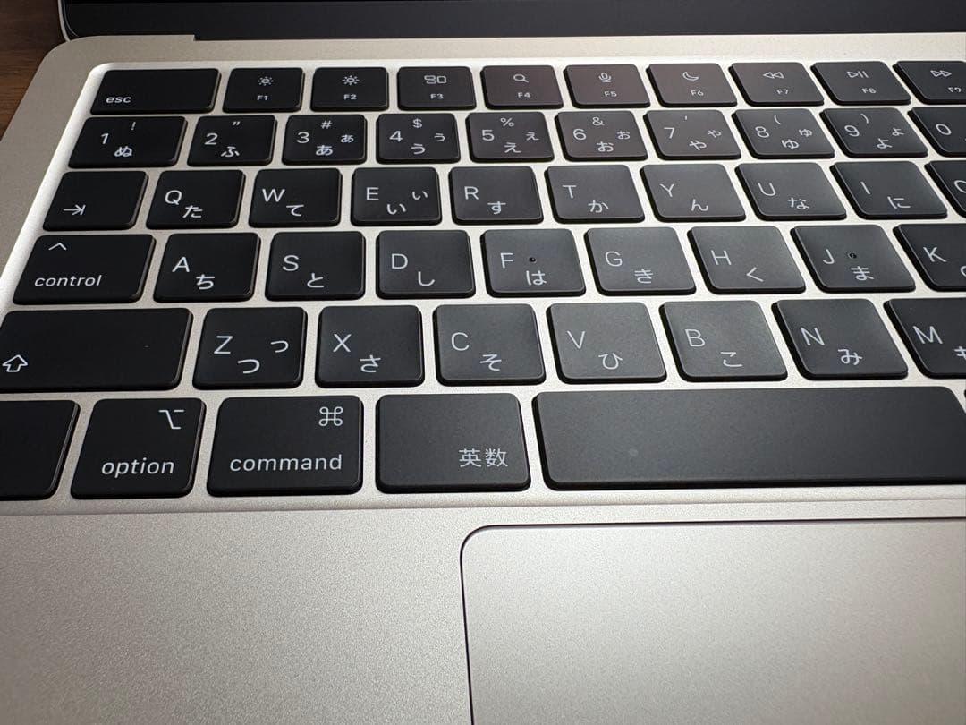 MacBook air M2 8GB 256GB　スターライト