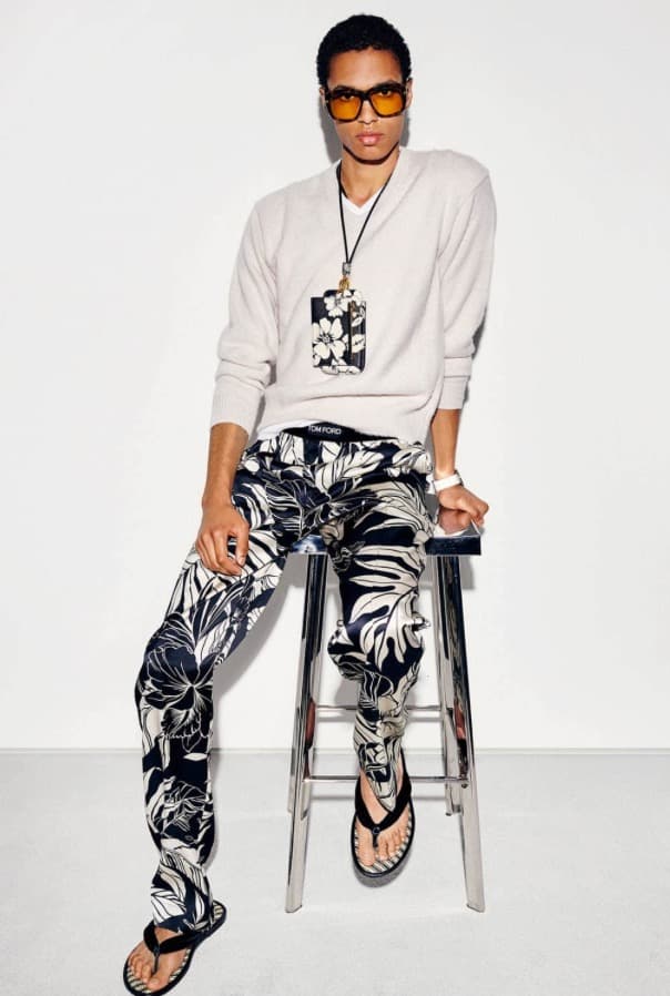 TOM FORD フローラルプリント レザーケース iPhone13ケース