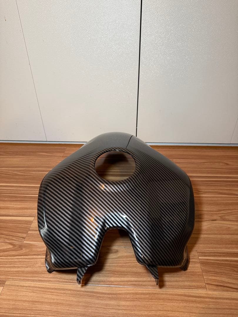 カーボンファイバー タンク ブラック