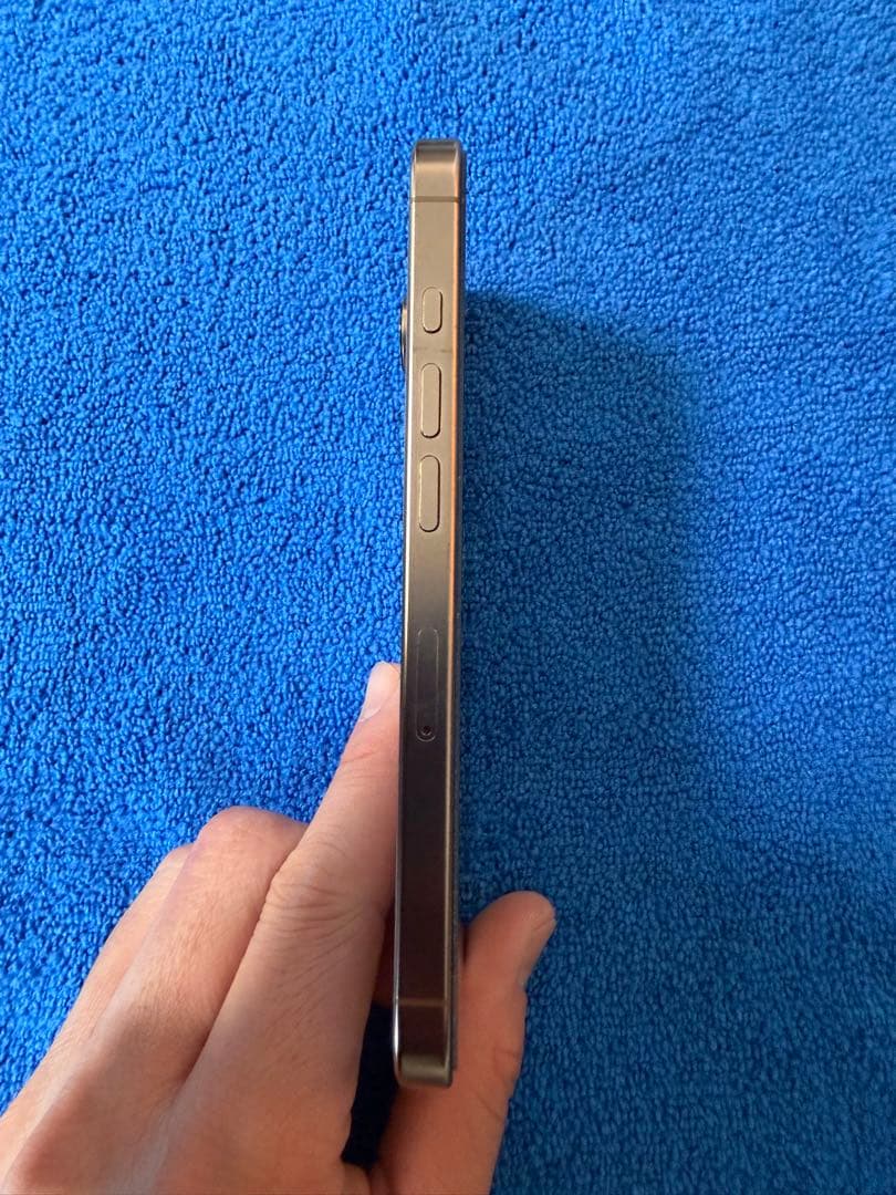 Apple iPhone 16Pro ゴールド 本体　256gb