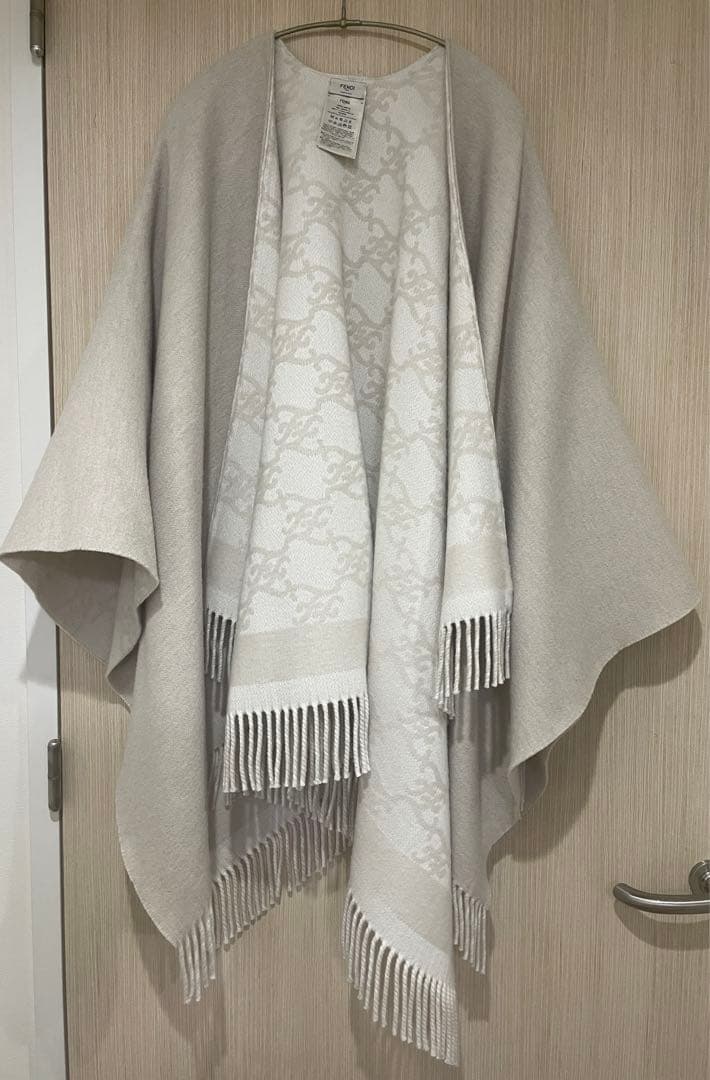 フェンディ　ポンチョ　ストール　コート　ショール　ウールカシミア