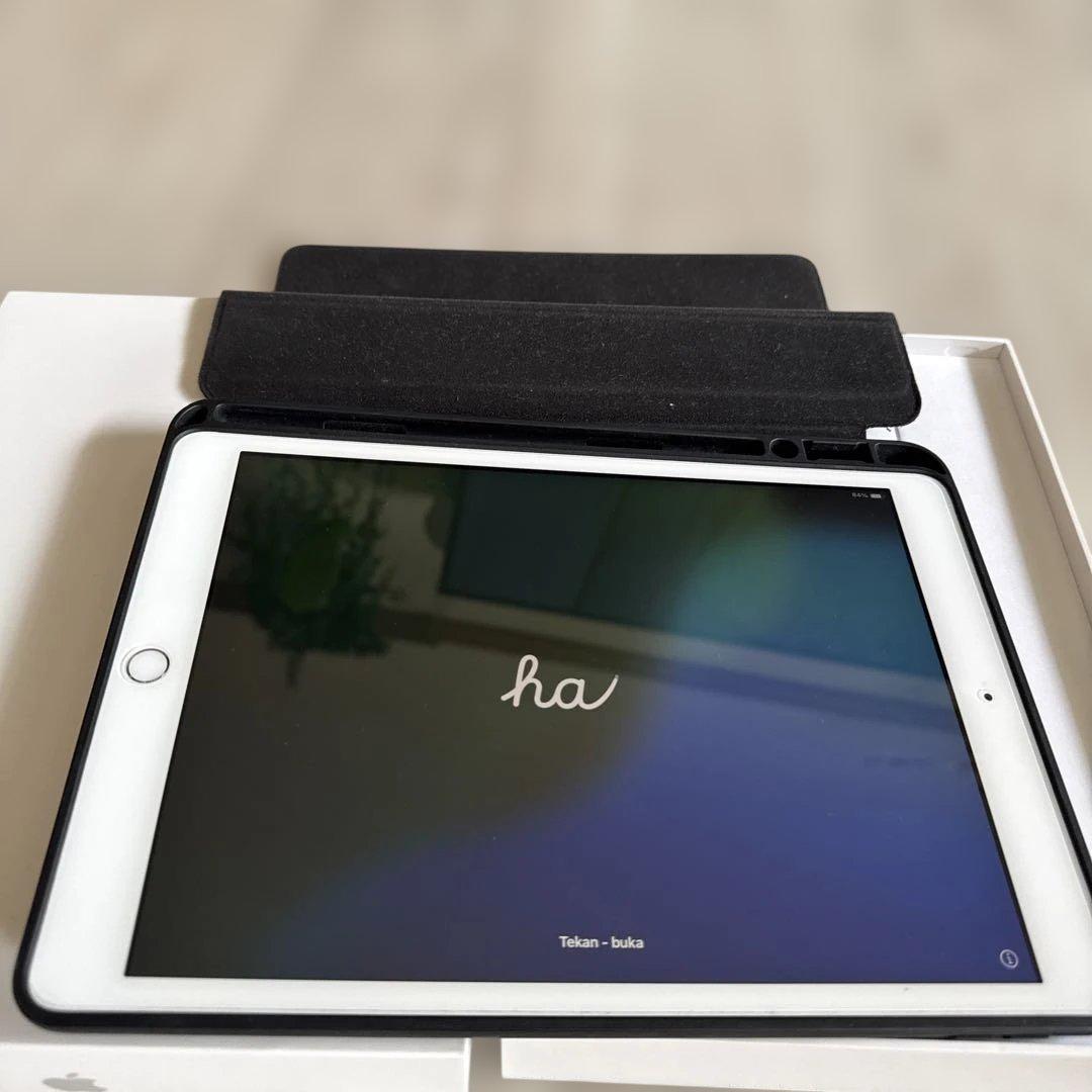 iPad本体+保護ケース付き＋保護フィルム付き 7世代MW752J/A 32GB