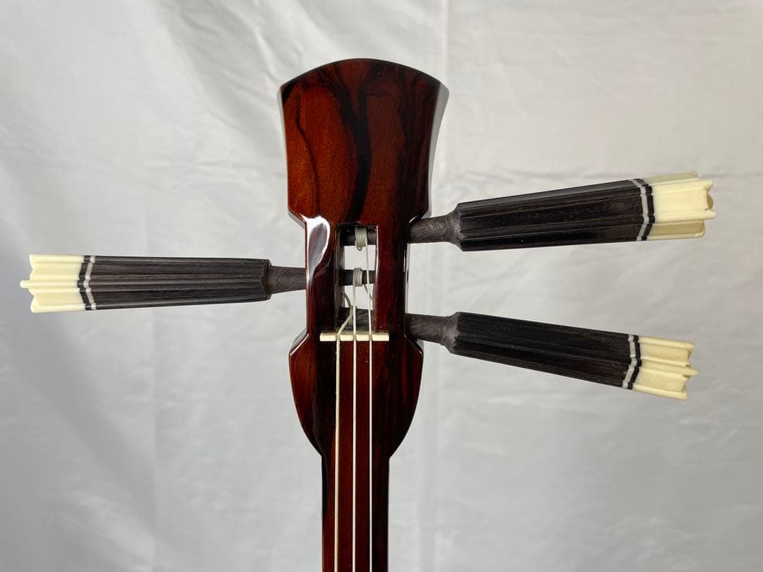 縞黒檀/カマゴン棹 強化張り・蛇皮三線