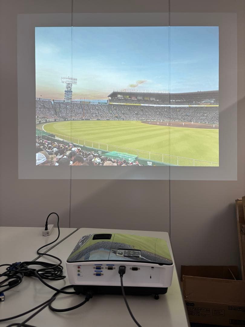 masaさん専用　短焦点プロジェクター　ほぼ新品　1回4時間のみ使用　DLP