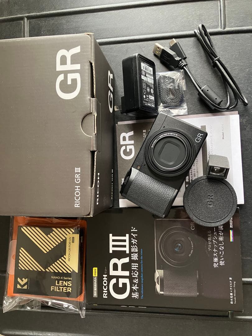 RICOH GRⅢ 美品(新同品バッテリー、充電器付)