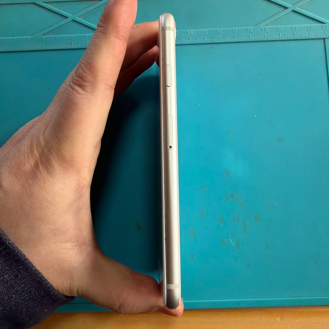 iPhone8 64G シルバー SIMフリー バッテリー100% 訳あり