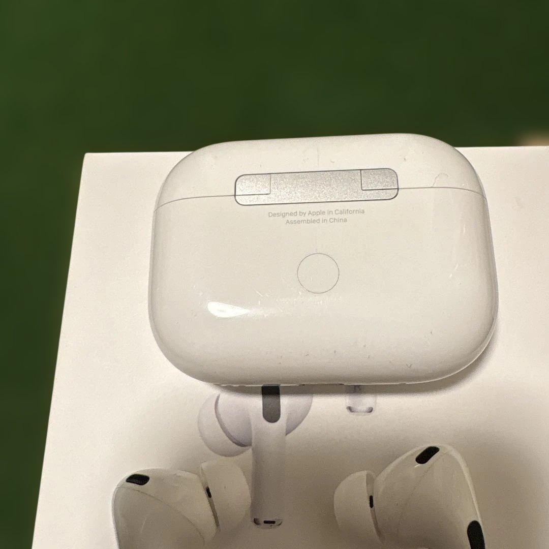 【美品】AirPods Pro 第2世代 A2698 spigenケース付き