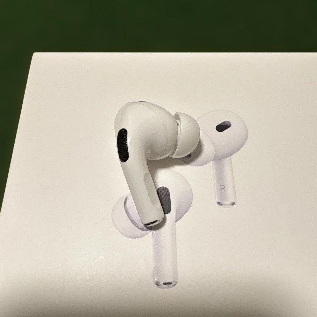 【美品】AirPods Pro 第2世代 A2698 spigenケース付き