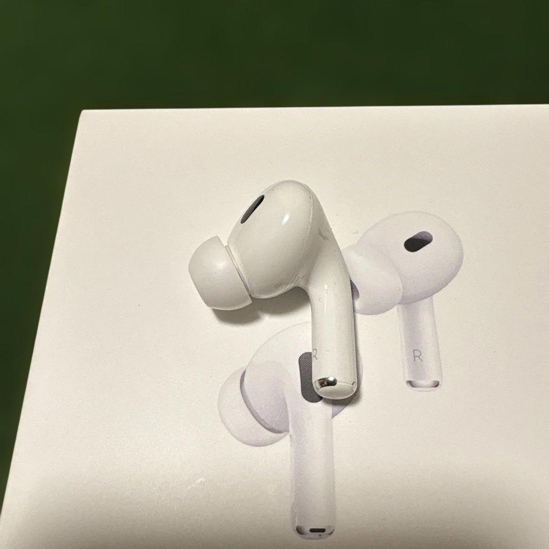 【美品】AirPods Pro 第2世代 A2698 spigenケース付き