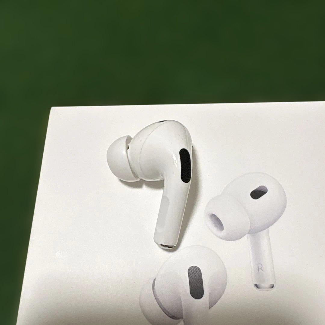 【美品】AirPods Pro 第2世代 A2698 spigenケース付き