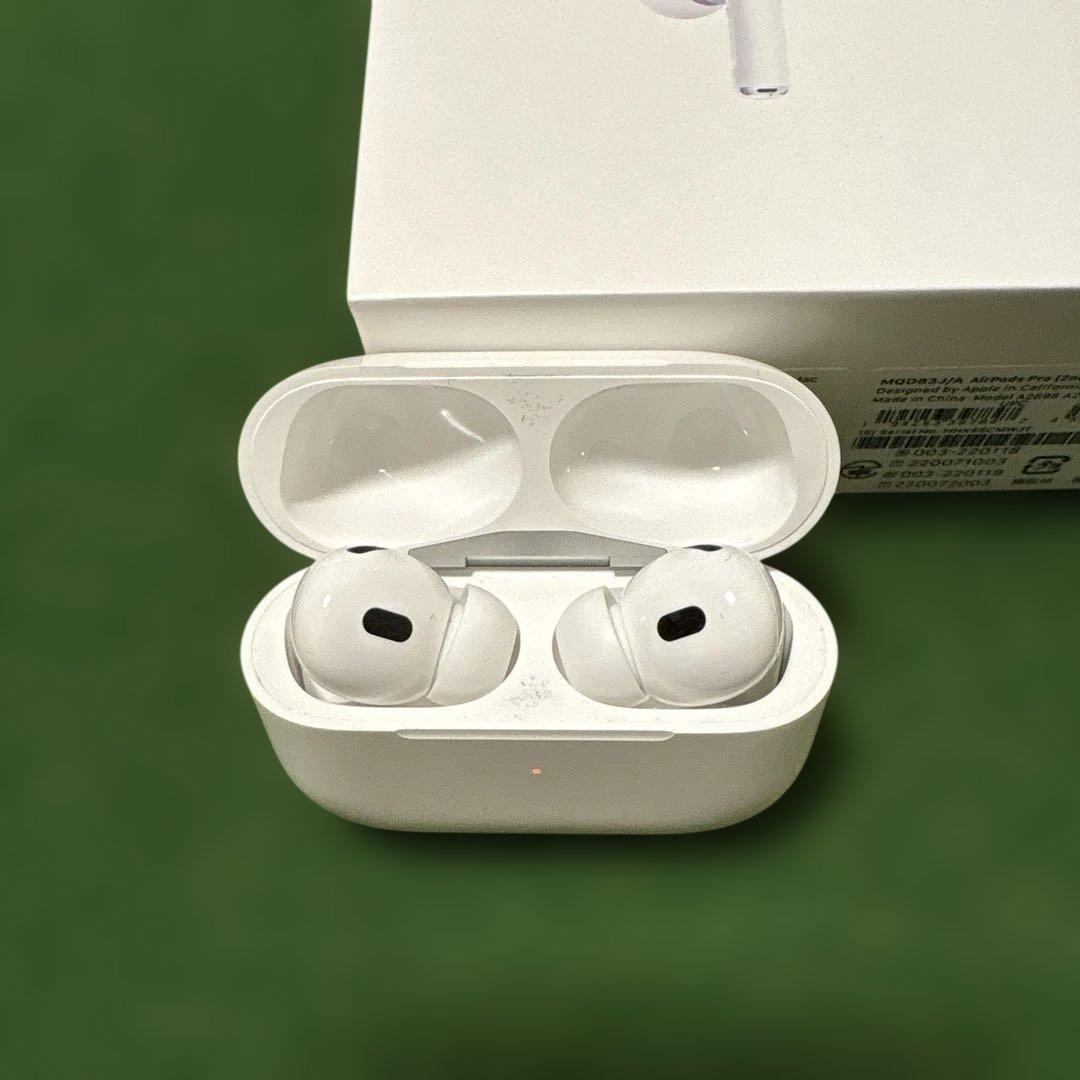 【美品】AirPods Pro 第2世代 A2698 spigenケース付き
