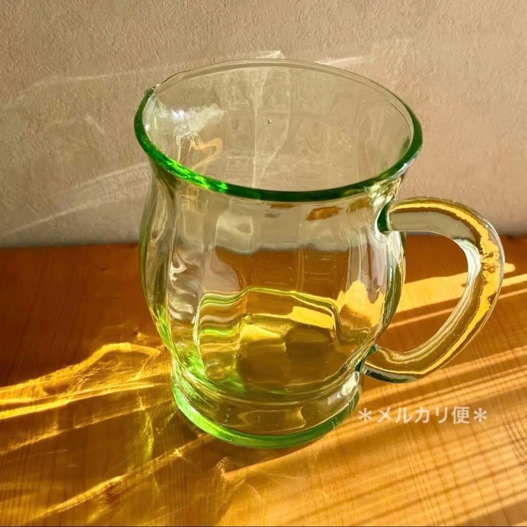 ヴィンテージ　ウランガラス　グリーン　ジャグ ／ ピッチャー