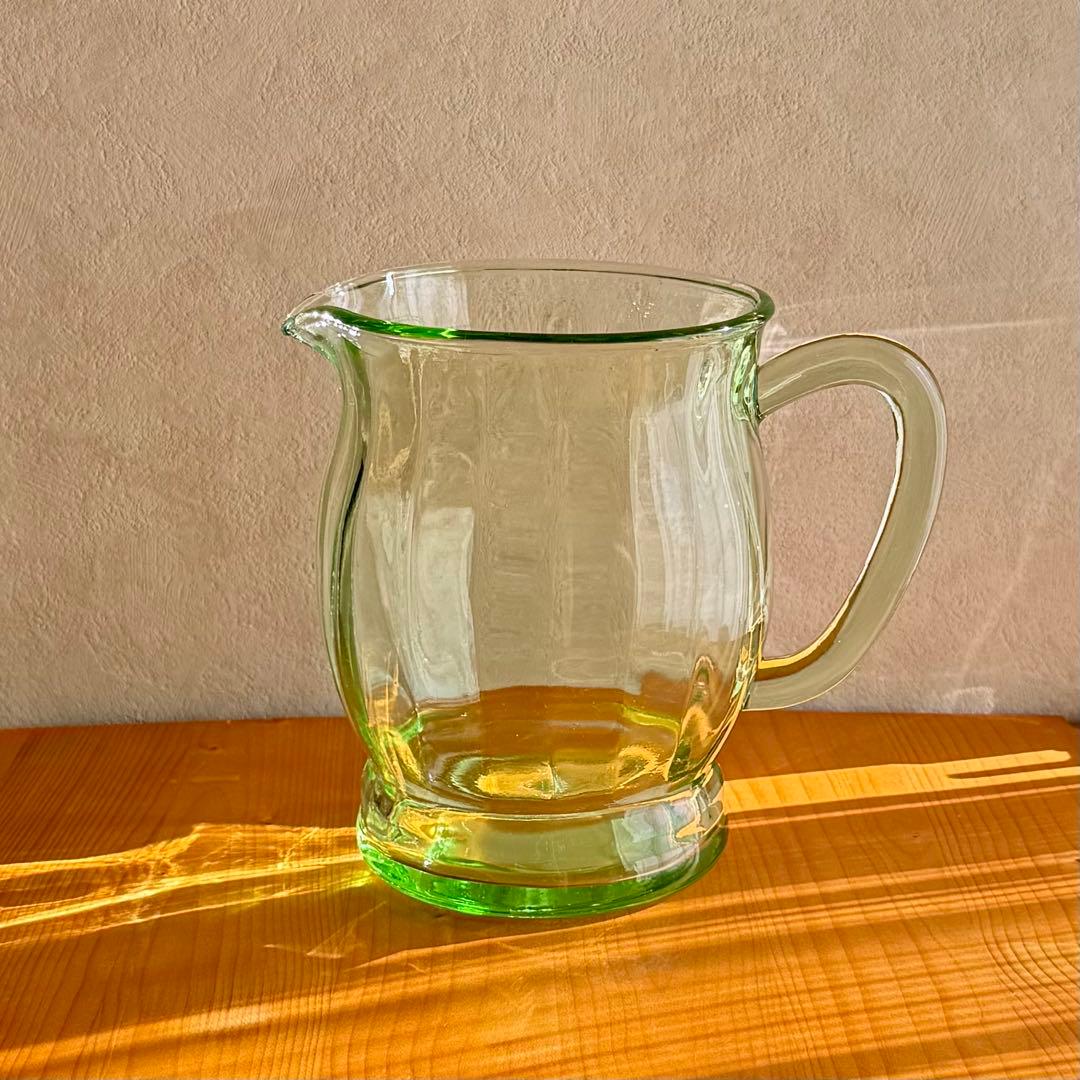 ヴィンテージ　ウランガラス　グリーン　ジャグ ／ ピッチャー