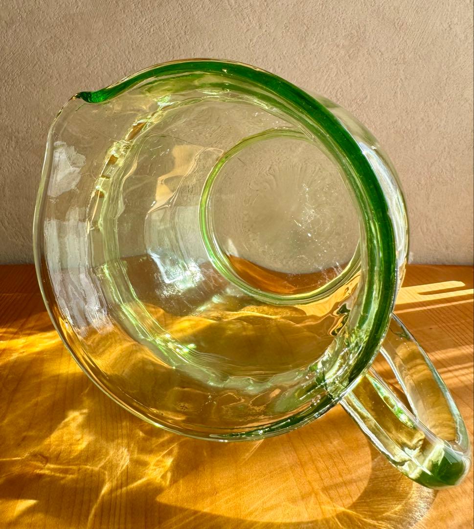 ヴィンテージ　ウランガラス　グリーン　ジャグ ／ ピッチャー