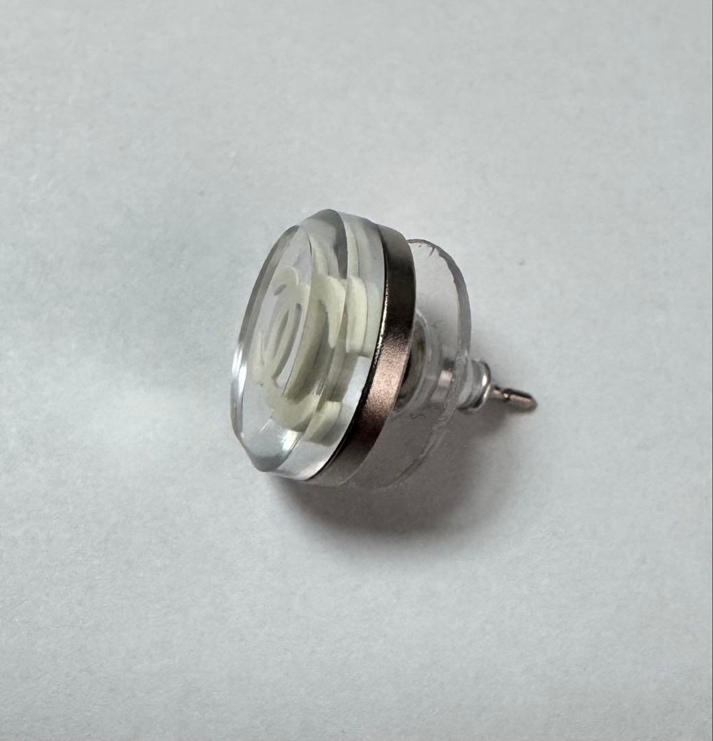 【CHANEL】ロゴ入り片耳用ピアス