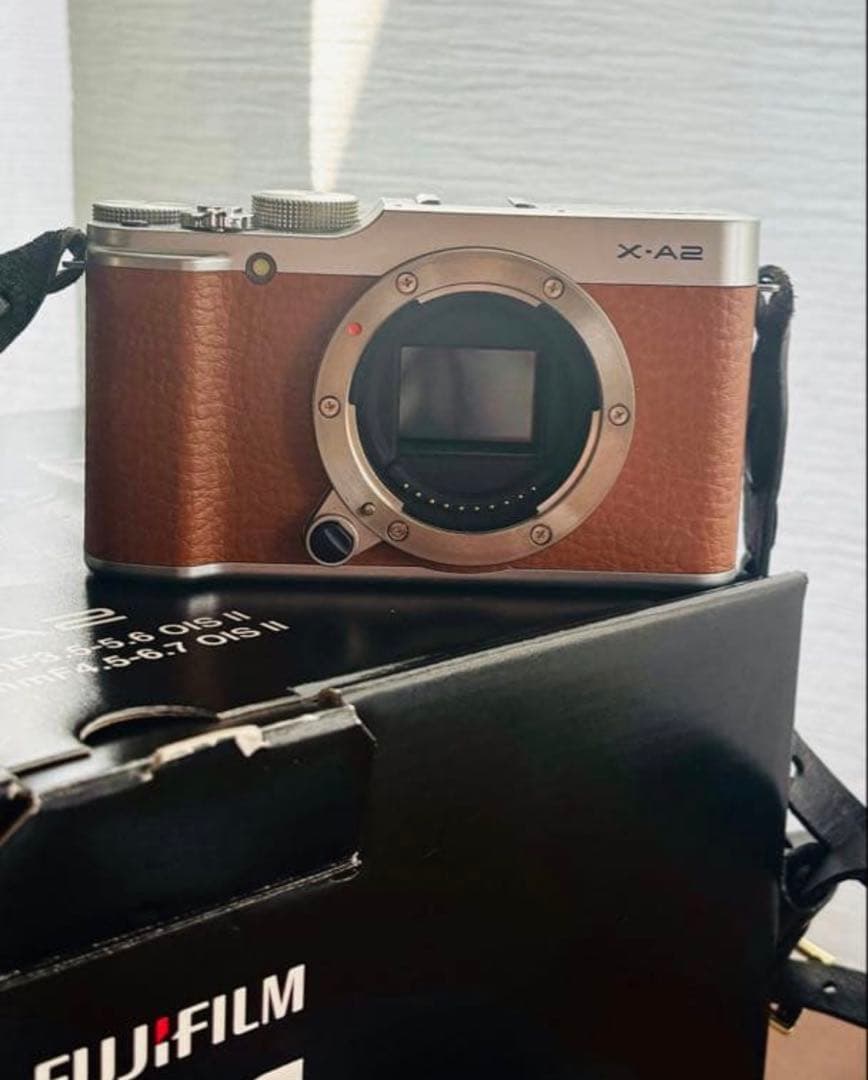 【美品】Fujifilm X-A2 カメラ 2本レンズ付き+バッテリー2個付き