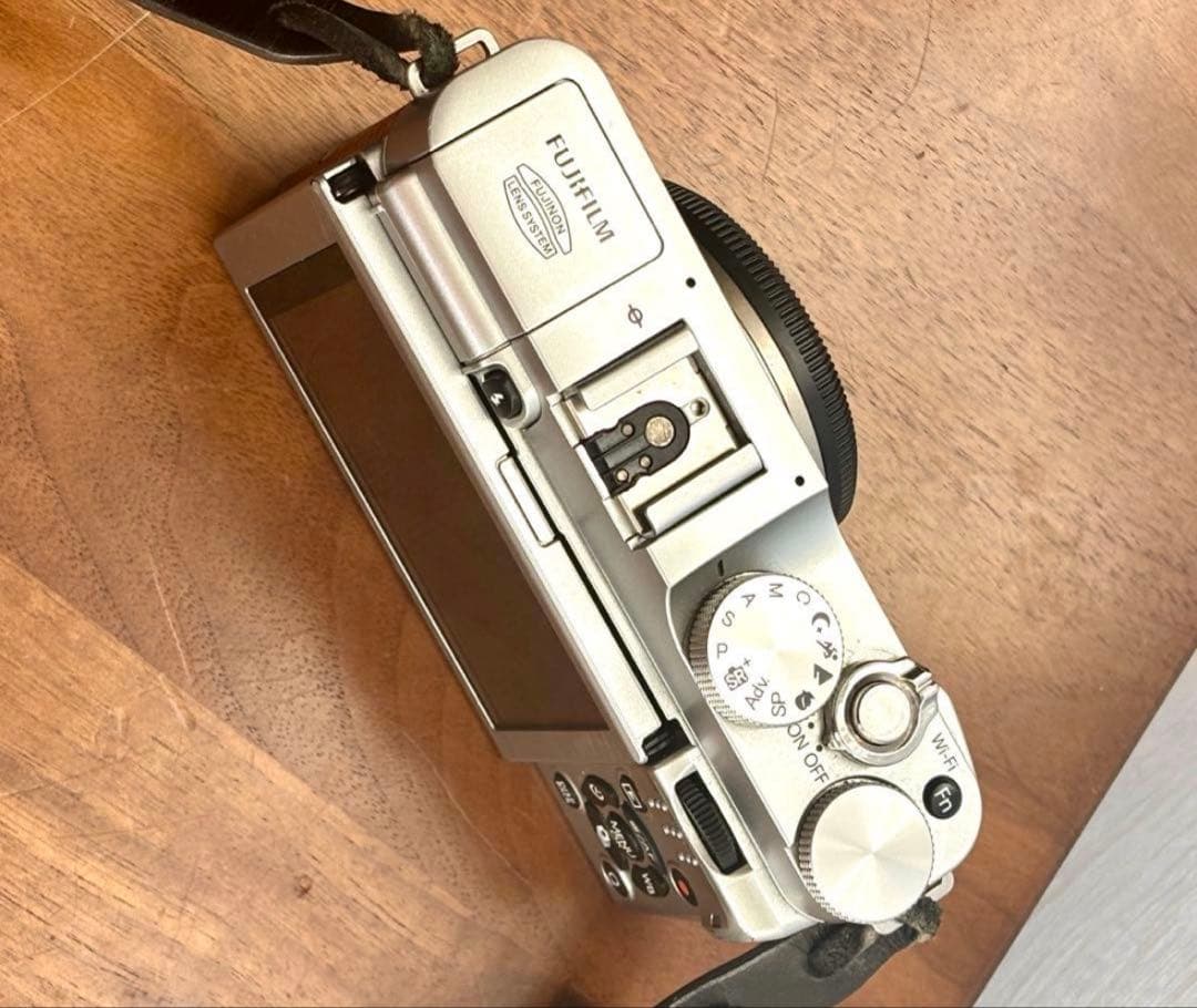 【美品】Fujifilm X-A2 カメラ 2本レンズ付き+バッテリー2個付き