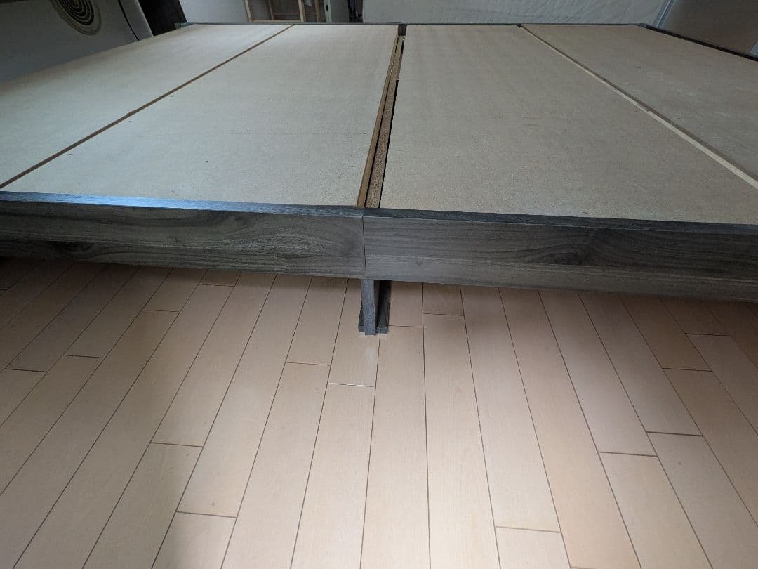 【引取専用】ライトグレー ダブルベッドフレーム 引き出し・コンセント付き