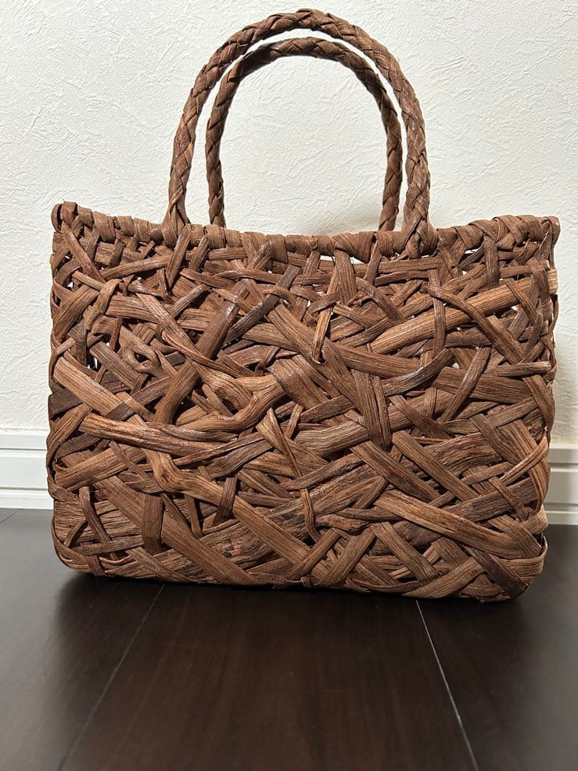 山形県産 山葡萄蔓使用 新品　本物 天然素材 ハンドメイドかごバッグ