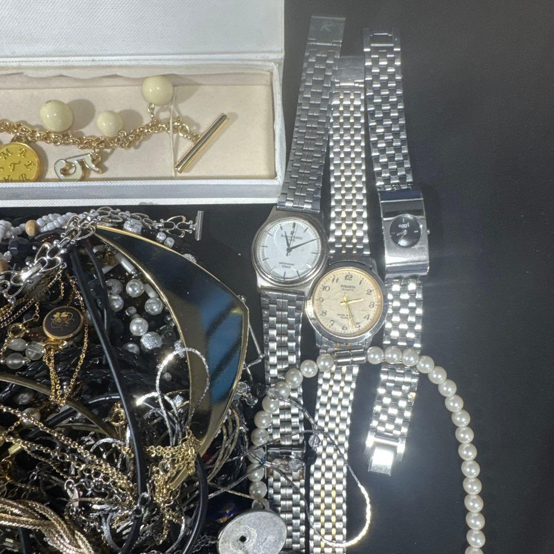 2968★昔のアクセサリー　大量まとめ売り★ケース込み約3.7kg★整理品　遺品