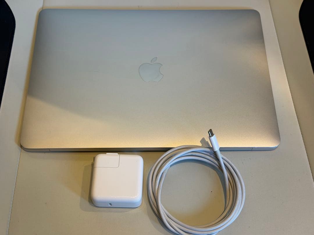 Apple MacBook Air (M1, 2020) シルバー US