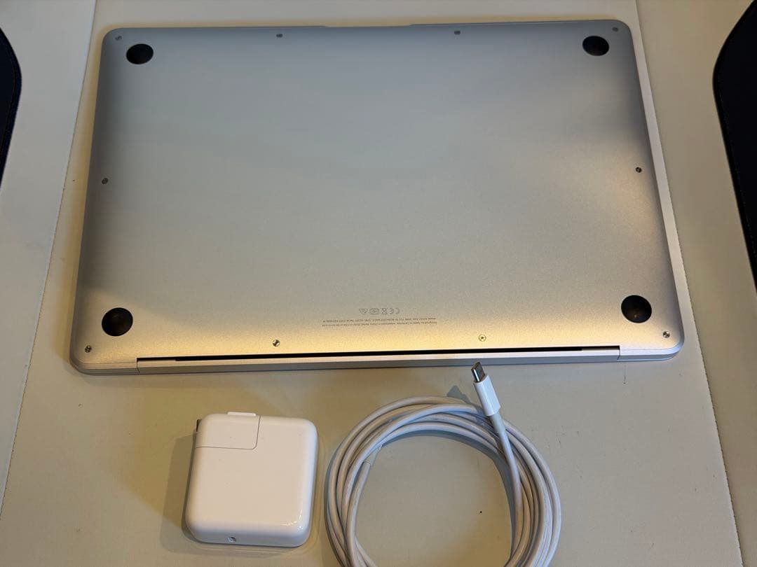Apple MacBook Air (M1, 2020) シルバー US