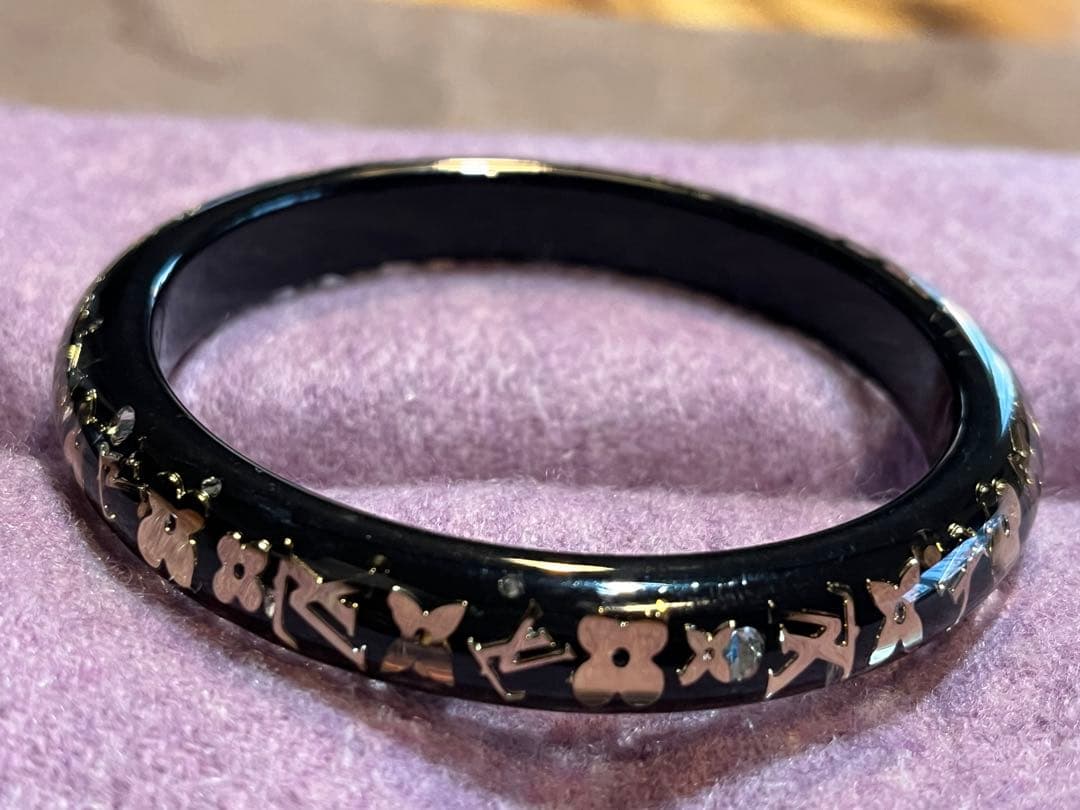 LOUIS VUITTON ブラックバングル 黒