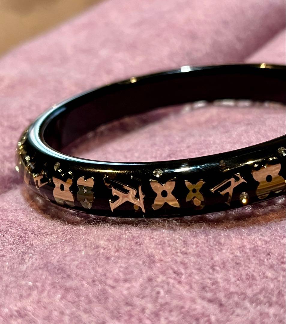 LOUIS VUITTON ブラックバングル 黒