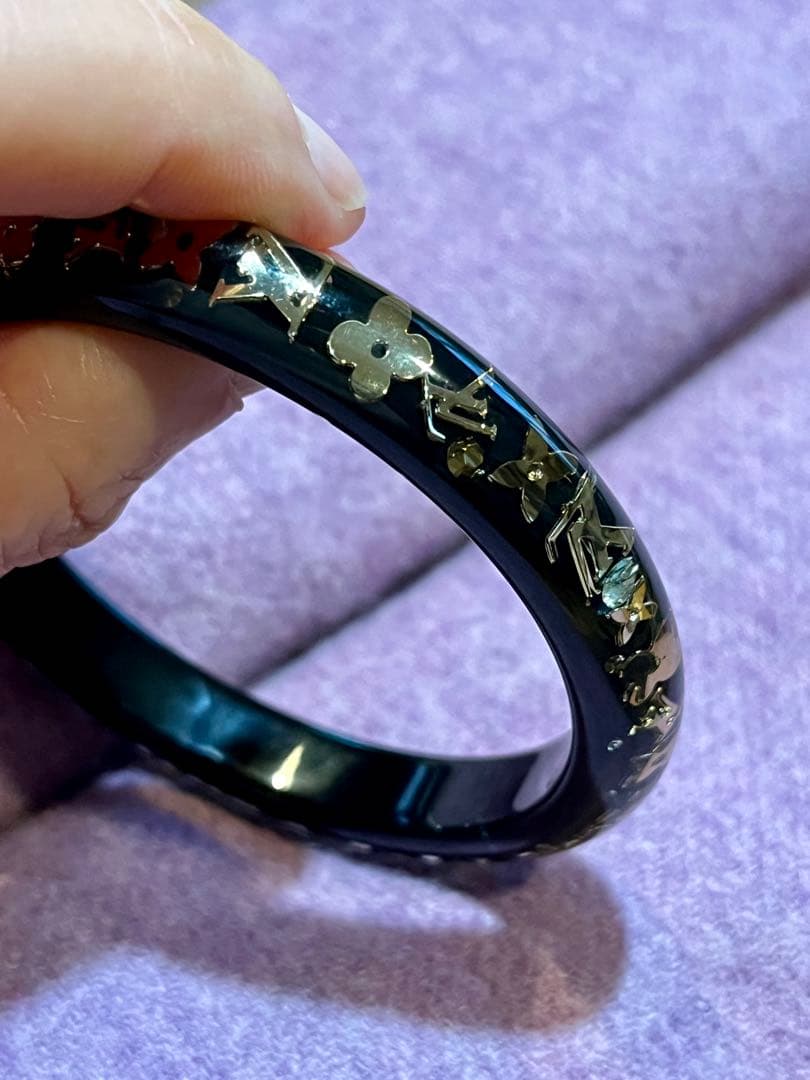LOUIS VUITTON ブラックバングル 黒