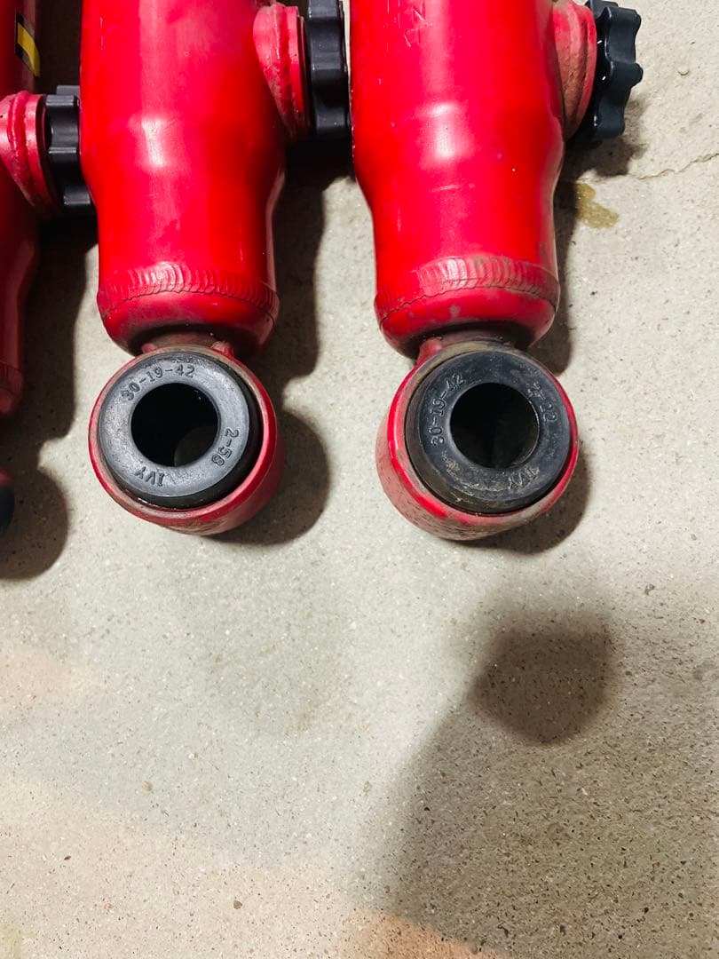 【石川優】CRS 14段式 ハイエースショック4本セット