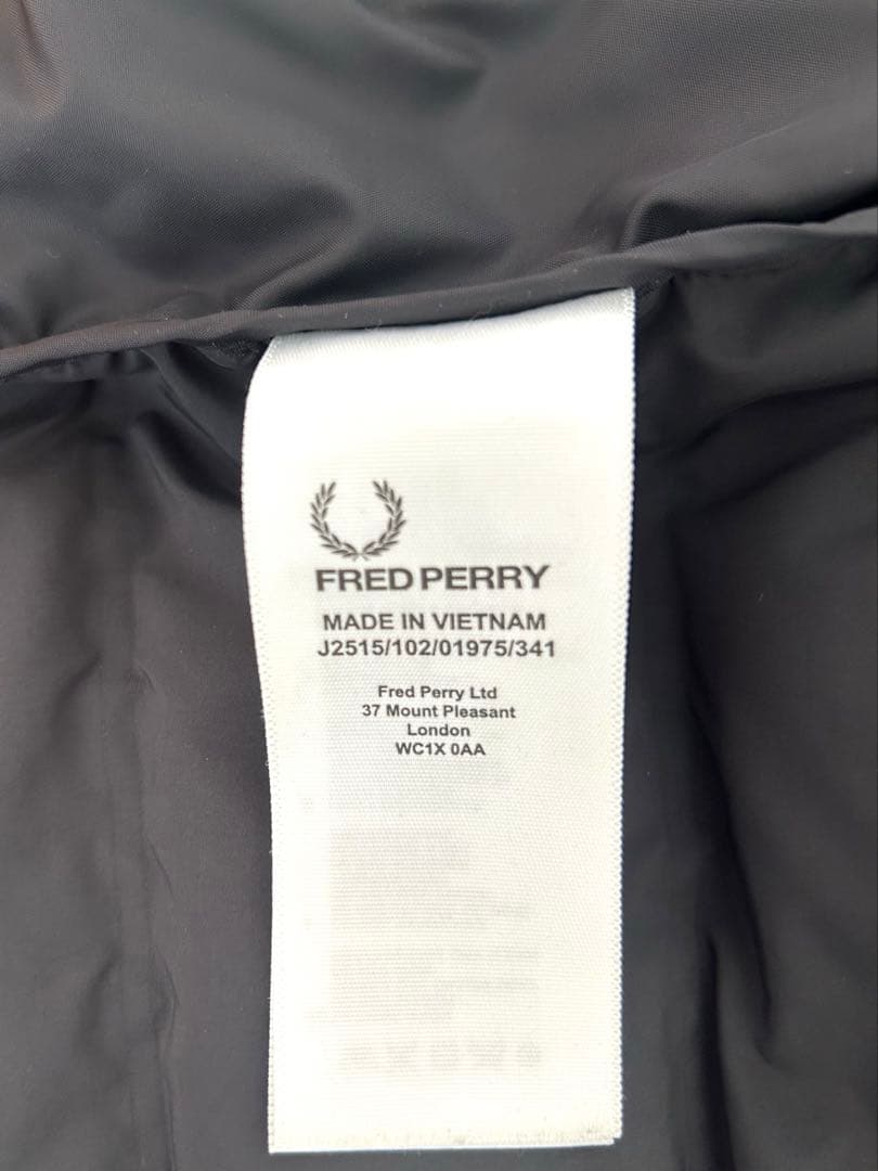 FRED PERRY 黒 ダウンベスト