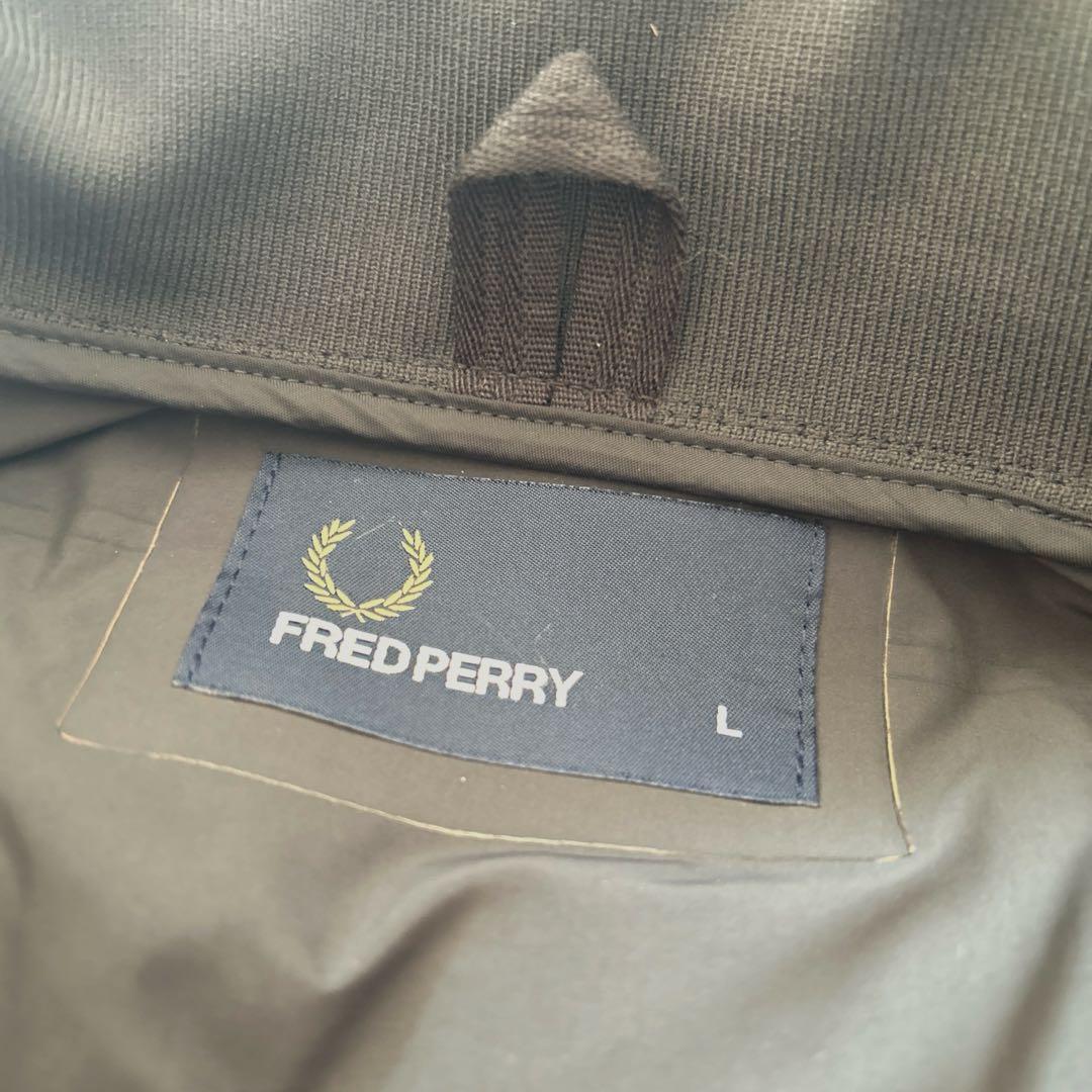 FRED PERRY 黒 ダウンベスト