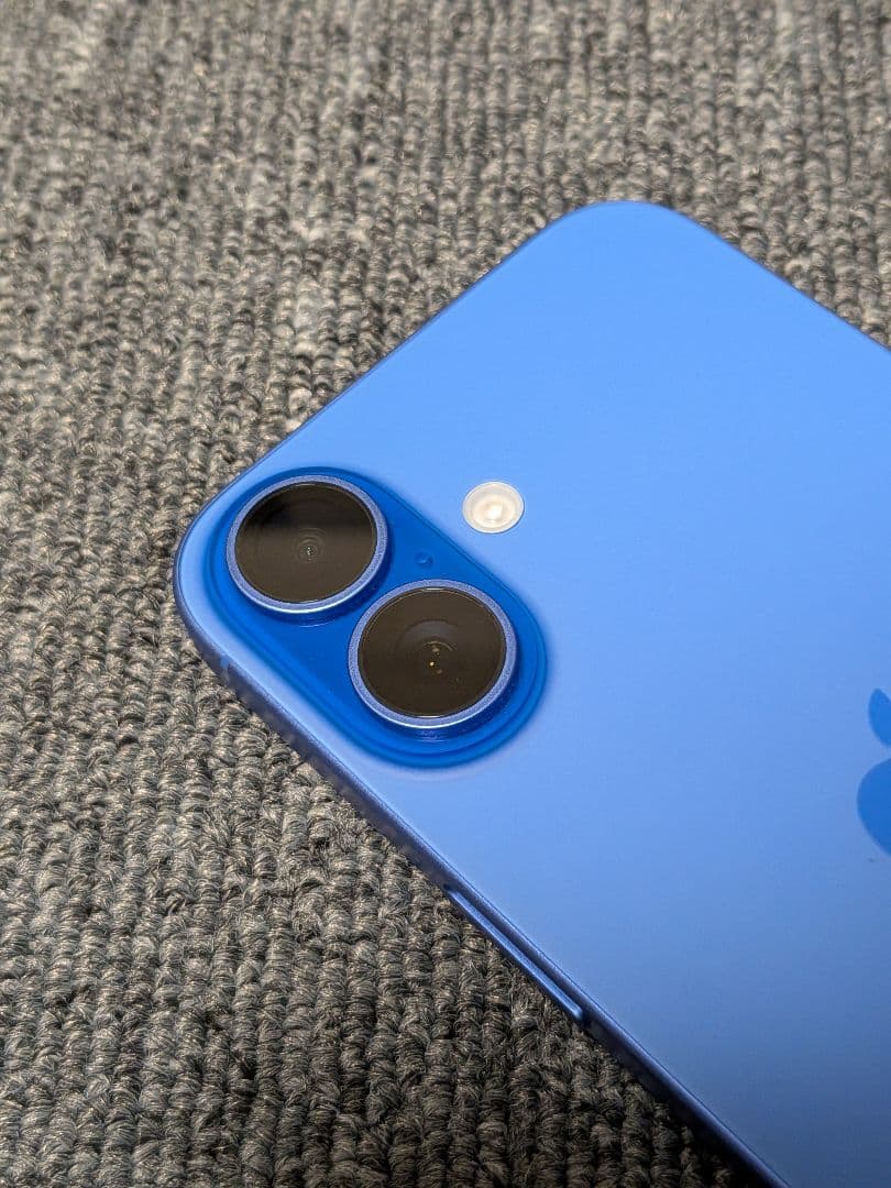 iPhone16 256GB ウルトラマリン SIMフリー ほぼ新品　ケース付き