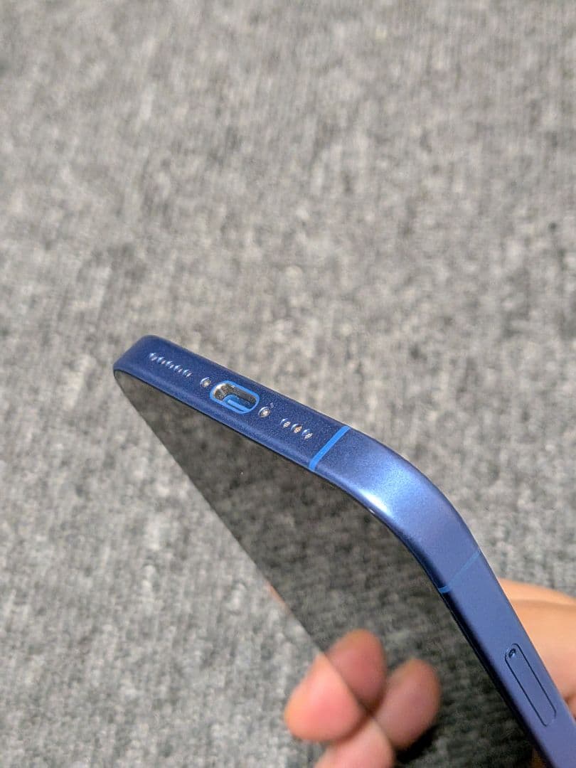 iPhone16 256GB ウルトラマリン SIMフリー ほぼ新品　ケース付き