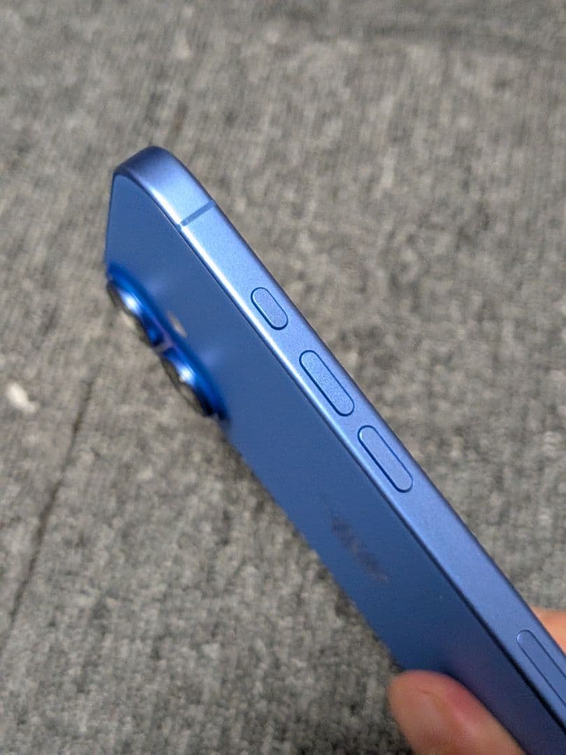 iPhone16 256GB ウルトラマリン SIMフリー ほぼ新品　ケース付き