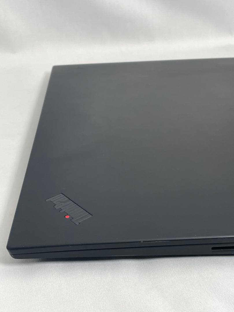 Lenovo ThinkPad 15.6インチ Intel Xeon