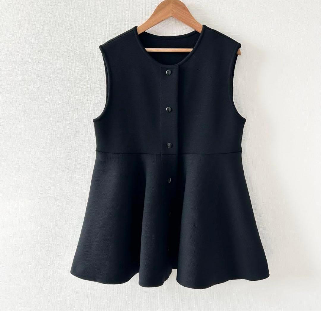 ADORE ペプラムニット　ジレ　ベスト　黒　38