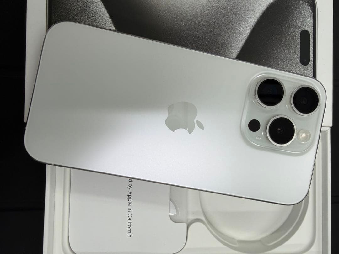 iPhone 15Pro ホワイトチタニウム　本体